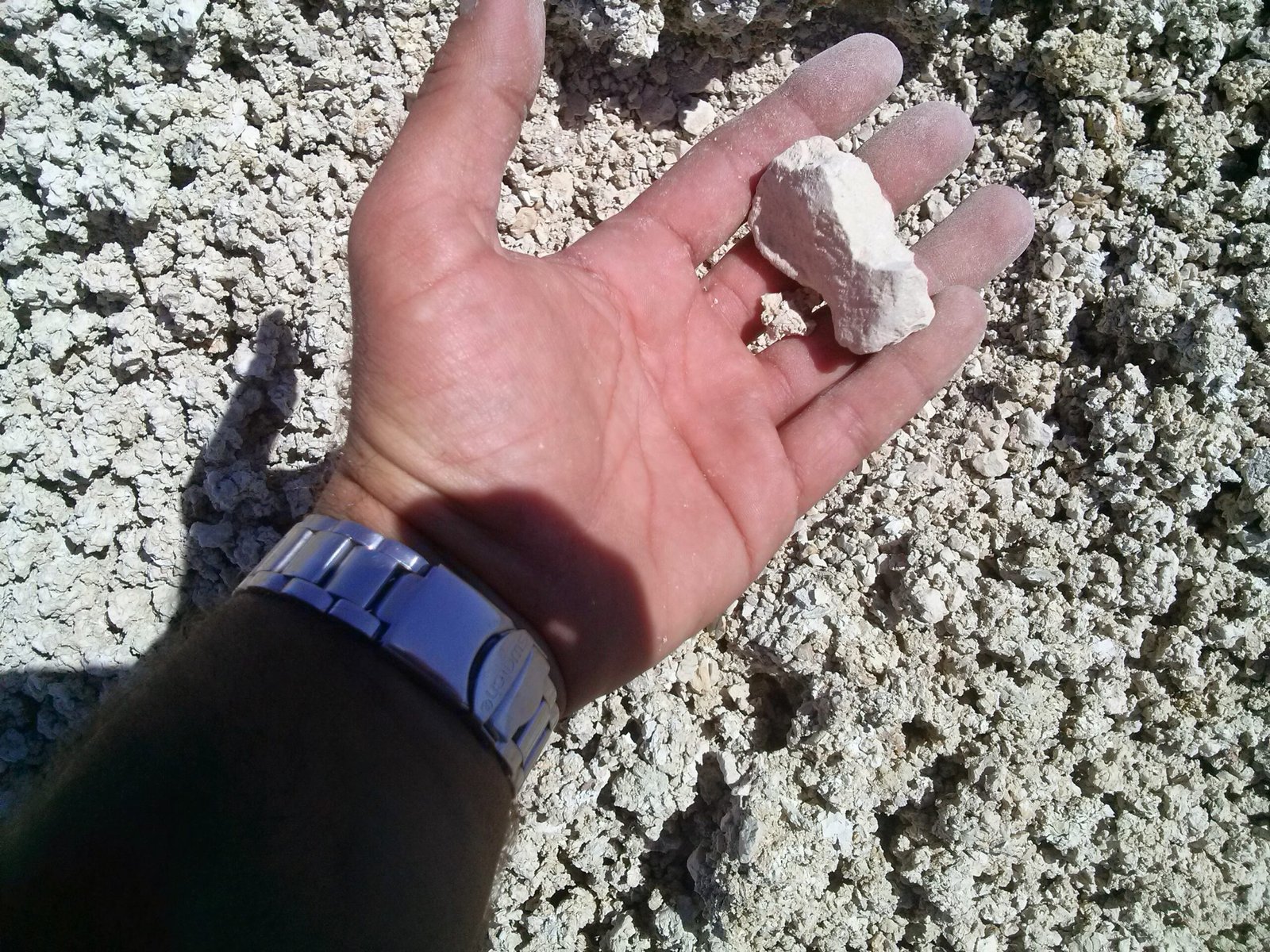 Muestra mineral observada en campo